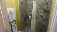 Ein Badezimmer in der Unterkunft Ramada by Wyndham &amp; Suites South Padre Island