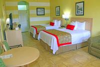 Ein Bett oder Betten in einem Zimmer der Unterkunft Ramada by Wyndham &amp; Suites South Padre Island