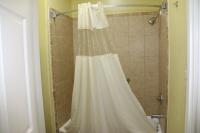 Ein Badezimmer in der Unterkunft Ramada by Wyndham &amp; Suites South Padre Island