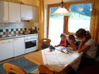 Kuchyň nebo kuchyňský kout v ubytování Ferienhaus Ahorn