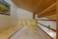 Łóżko lub łóżka w pokoju w obiekcie Apartment Landhaus Mühlau in Tirol