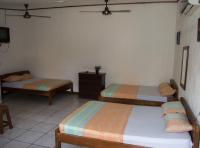 a room with two beds and a tv in it at Hotel Sol Puntarenas in Puntarenas