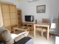 Televízia a/alebo spoločenská miestnosť v ubytovaní Apartamentos Turisticos Las Yucas