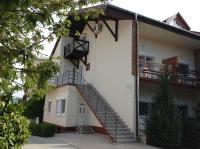 Budynek, w którym mieści się apartament