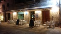 Reštaurácia alebo iné gastronomické zariadenie v ubytovaní Pension a Fontiña