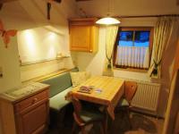 Kuchnia lub aneks kuchenny w obiekcie Apartment Landhaus Mühlau in Tirol