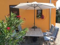 Patio alebo iná vonkajšia časť ubytovania Furedi virag villa