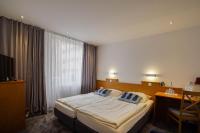 Postel nebo postele na pokoji v ubytování Hotel Maxim