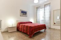 Posteľ alebo postele v izbe v ubytovaní Red & White Vatican Apartment