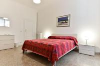 Posteľ alebo postele v izbe v ubytovaní Red & White Vatican Apartment