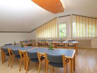 Reštaurácia alebo iné gastronomické zariadenie v ubytovaní Gastwirtschaft & Hotel Holzinger