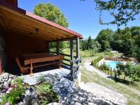 Bazén v ubytovaní Holiday home in Kvarner with outdoor jacuzzi alebo v jeho blízkosti