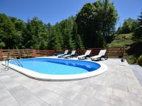 Bazén v ubytovaní Holiday home in Kvarner with outdoor jacuzzi alebo v jeho blízkosti