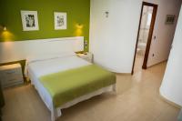 Postel nebo postele na pokoji v ubytování Hostal Victoria Mar