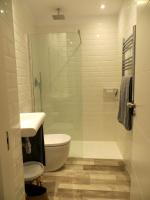 A bathroom at San Sebastián VERY NICE apartment 100m from La Kontxa Beach