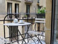 A balcony or terrace at San Sebastián VERY NICE apartment 100m from La Kontxa Beach
