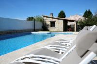 Bazén v ubytovaní Casa rural con piscina Viña de Millan alebo v jeho blízkosti