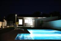 Bazén v ubytovaní Casa rural con piscina Viña de Millan alebo v jeho blízkosti