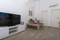 Televízia a/alebo spoločenská miestnosť v ubytovaní Villa Anastasia