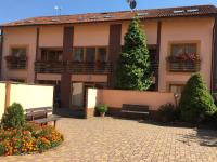 Budova, kde se aparthotel nachází