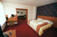 Łóżko lub łóżka w pokoju w obiekcie Hotel Vega