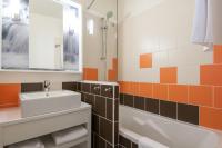 a bathroom with a sink and a toilet and a tub at Résidence Pierre &amp; Vacances Electra in Avoriaz