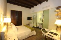 TV a/nebo společenská místnost v ubytování Evenia Alcalá Boutique Hotel
