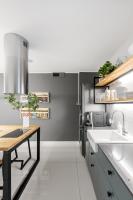 Sport Rooms II Chodakowska Warszawaにあるキッチンまたは簡易キッチン