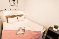 Posteľ alebo postele v izbe v ubytovaní BpR Paulay Cozy Apartment