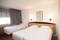 Postel nebo postele na pokoji v ubytování Travelodge Barcelona del Vallés