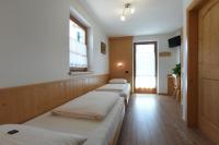 Łóżko lub łóżka w pokoju w obiekcie Agritur Maso Chemela