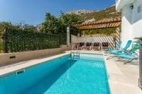 Bazén v ubytovaní House Luce with pool alebo v jeho blízkosti
