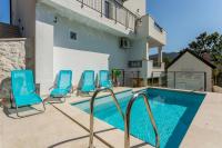 Bazén v ubytovaní House Luce with pool alebo v jeho blízkosti