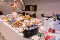 ホテルの敷地内または近くでの食事または食べ物