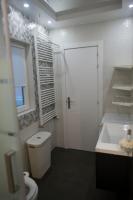 A bathroom at Camp Nou, Europa Fira - modern two-bedroom apartment with heating