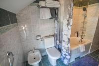 Kúpeľňa v ubytovaní Penthouse And Piano Nobile PRKG WiFi Garden Near Beach Away From Roads