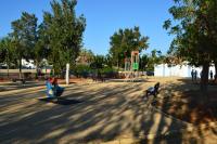 Hostia v ubytovaní Ferienhaus mit Pool, primera linea
