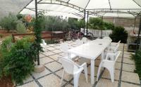 Patio alebo iná vonkajšia časť ubytovania Aquilone