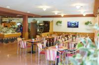 Reštaurácia alebo iné gastronomické zariadenie v ubytovaní Sportpark Warmbad-Villach