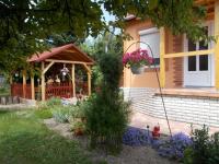 Vonkajšia záhrada v ubytovaní Marcsi Apartman