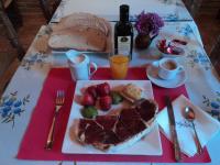 Comida en o cerca of this country house