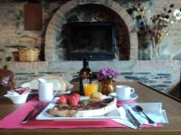 Comida en o cerca of this country house