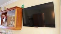 A television and/or entertainment centre at Hotel Josefa