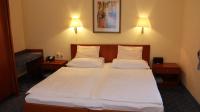 A bed or beds in a room at Hotel Josefa
