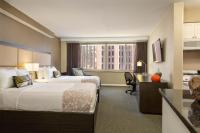 The Windsor Suitesにあるベッド