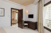 TV a/nebo společenská místnost v ubytování Le Corail Suites Hotel