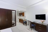 TV a/nebo společenská místnost v ubytování Le Corail Suites Hotel