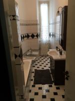 Kúpeľňa v ubytovaní WHOLE HOLIDAY HOME APARTMENT SPLENDID CIVITAVECCHIA da Pamino & Priscilla