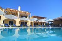 Bazén v ubytování Muses Zante Villas nebo v jeho okolí