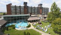 Bazén v ubytovaní Danubius Hotel Bük alebo v jeho blízkosti